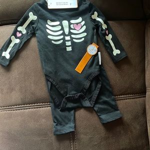 TAHARI BABY SKELETON OUTFIT & HALLOWEEN ONSIE